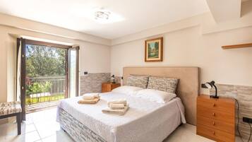 Fer et planche Ă repasser, lit parapluie, Wi-Fi gratuit, draps fournis