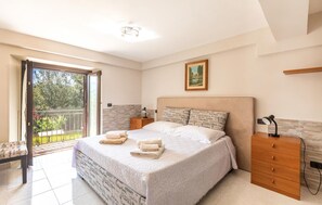 Silitysrauta/-lauta, vauvan matkasänky, ilmainen Wi-Fi, vuodevaatteet