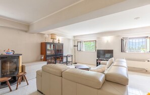 Fernseher, Kamin, Tischfußball