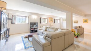 Living area - Gorgeous apartment in Loc. Fontanelle with WiFi (Loc. Fontanelle)