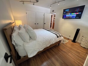 4 bedrooms, desk, iron/ironing board, travel cot