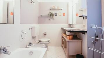 Dusche, Haartrockner, HandtĂŒcher