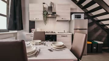 KĂŒhlschrank, Mikrowelle, Ofen, Herdplatte