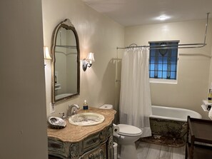 Shower, hair dryer, towels, soap - Saint Raphaël Place, a unique place for the unique traveler. (McKinney)