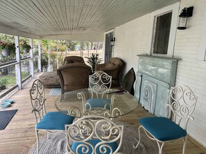 Outdoor dining - Saint Raphaël Place, a unique place for the unique traveler. (McKinney)