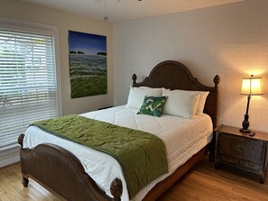 3 bedrooms, desk, free WiFi, bed sheets - Saint Raphaël Place, a unique place for the unique traveler. (McKinney)