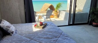 Breathtaking-new  large ocean view balcony suite