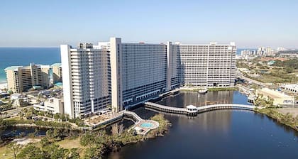 Luxury Gulfview Condo, Sleeps 6, Laketown Wharf, Short Walk to Beach!