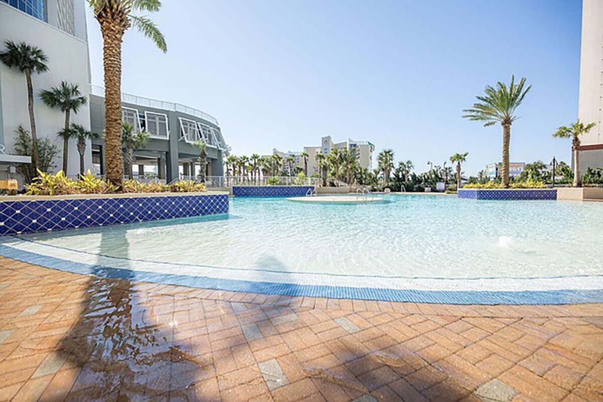 室外游泳池，恒温泳池