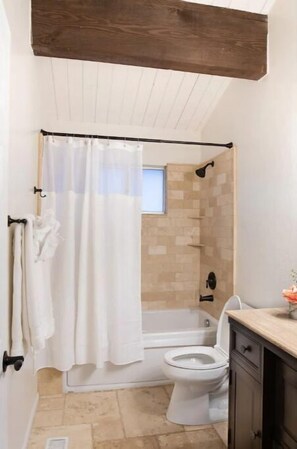 Shower - Cozy Mountain Retreat, Spectacular Views! (Running Springs)