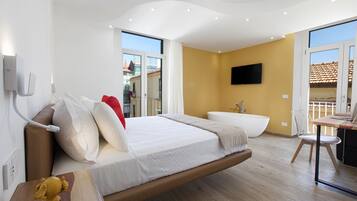 Deluxe Double Room, Sauna | Minibar, desk, free WiFi, bed sheets