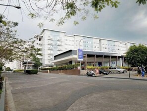 Exterior - Combined unit w/ pool access, Netflix& boardgames (Quezon City)