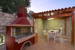 Outdoor dining - Blue Villa 2 - With Private Pool (Perama)