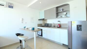 Studio | Private kitchen | Full-size fridge, microwave, oven, stovetop