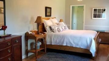 2 makuuhuonetta, silitysrauta/-lauta, vauvan matkasänky, ilmainen Wi-Fi