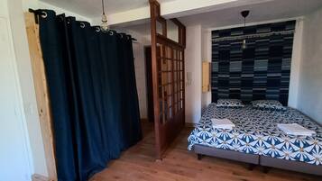 Fer et planche à repasser, Wi-Fi gratuit, draps fournis