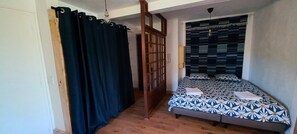 Strykejern/-brett, wi-fi (inkludert) og sengetøy