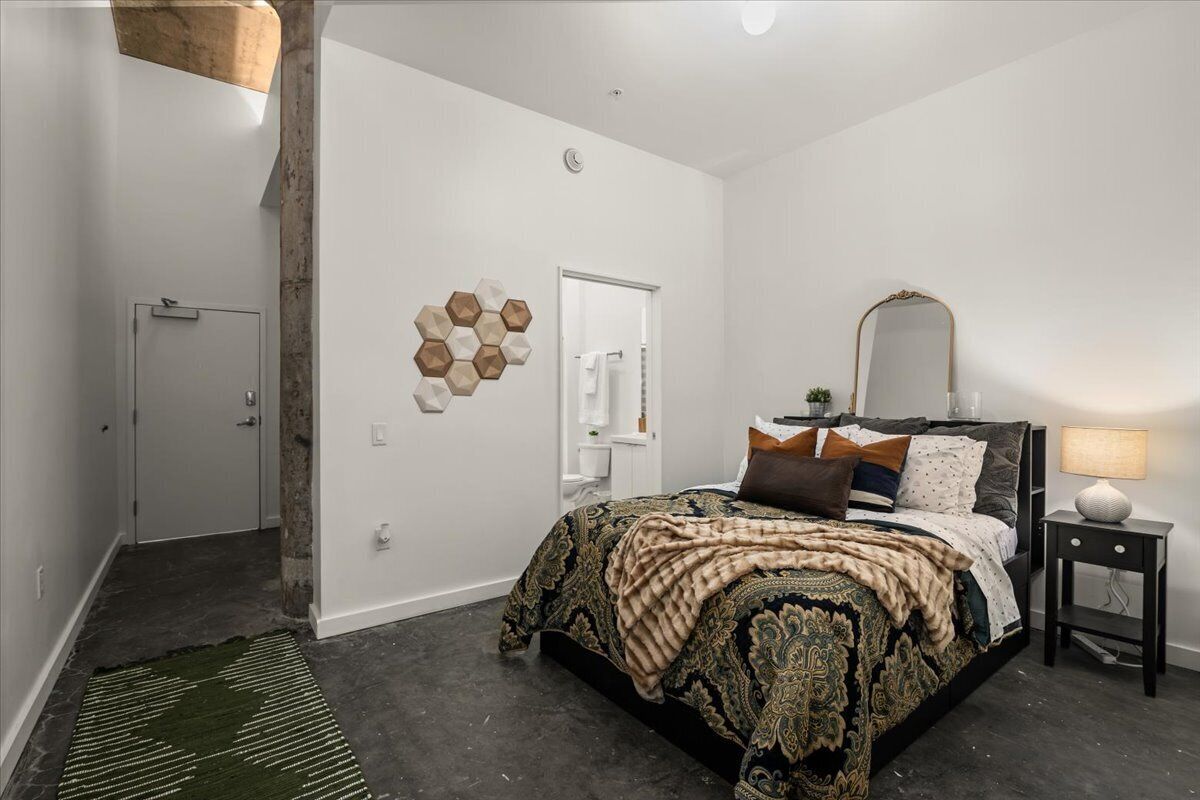 Urban Chic Loft in the Heart of the Crossroads