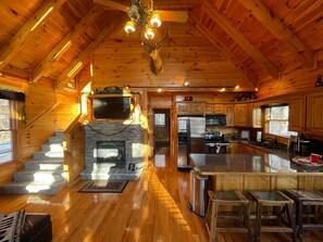 Fridge, microwave, oven, stovetop - PERFECT LOCATION-Dollywood-Spa-Shuffleboard-Hot Tub-Swing-Wooded-Custom Decor (Pigeon Forge)