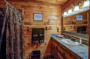 Dusche, Whirlpool, Haartrockner, Handtücher
