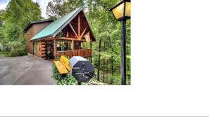 Exterior - PERFECT LOCATION-Dollywood-Spa-Shuffleboard-Hot Tub-Swing-Wooded-Custom Decor (Pigeon Forge)