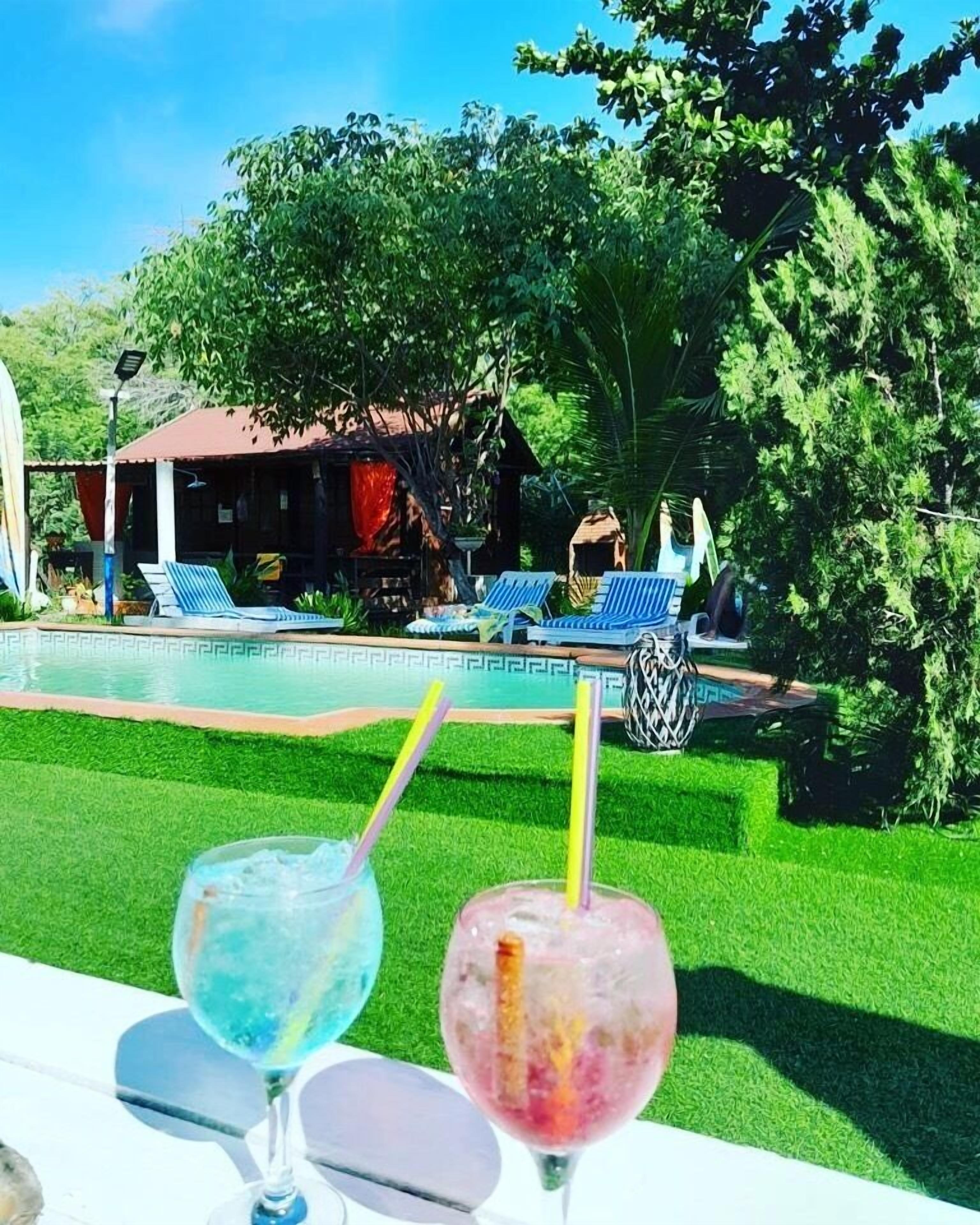 Bar junto a la piscina