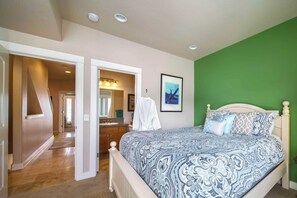 3 bedrooms, desk, iron/ironing board