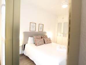 2 bedrooms, iron/ironing board, Internet, bed sheets