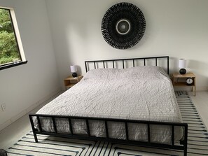 1 bedroom, desk, WiFi, bed sheets