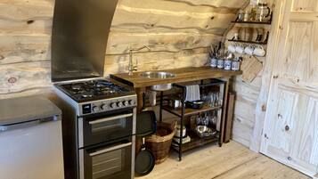 Refrigerador, parrilla de estufa y comedor