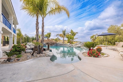 Le Grand Bleu by Avantstay Luxury Hilltop Estate