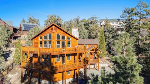 Starlight Retreat by Avantstay Gorgeous Log Style Home w/ Incredible Views!