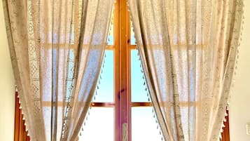 Executive Double Room, Sea View | Makan dalam bilik