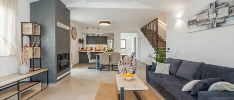 Smart-tv en een open haard