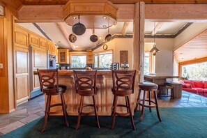 Fridge, microwave, oven, stovetop - Timberline Lodge by Avantstay Secluded Hill Top Home w/ Incredible Views (Big Bear City)