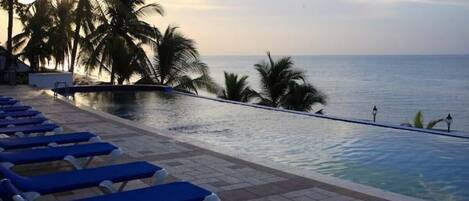 Ulkouima-allas, katolla sijaitseva uima-allas