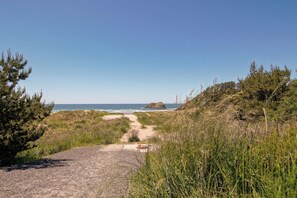 Interior - Chapman Cove by Avantstay Gorgeous Beach Bungalow w/ Sauna (Cannon Beach)