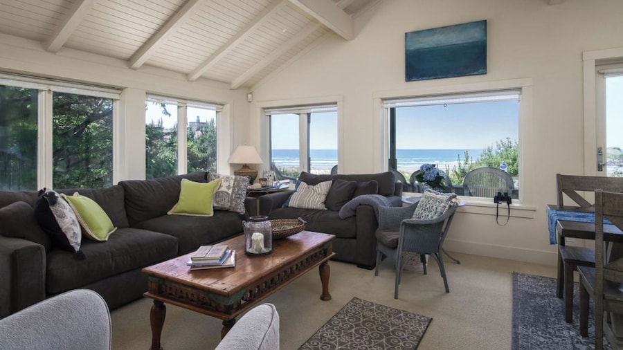 Chapman Cove by Avantstay Gorgeous Beach Bungalow w/ Sauna
