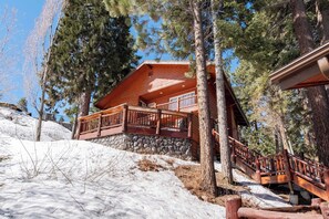 Interior - Clover by Avantstay Gorgeous Ski In/ Ski Out Home w/ Game Room & Hot Tub! (Big Bear Lake)