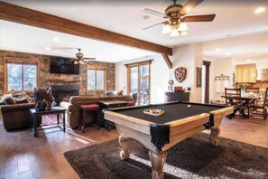 Interior - Big Bear Castle by Avantstay Private Home in Great Big Bear Location w/ Hot Tub (Big Bear Lake)