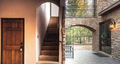Big Bear Castle by Avantstay Private Home in Great Big Bear Location w/ Hot Tub