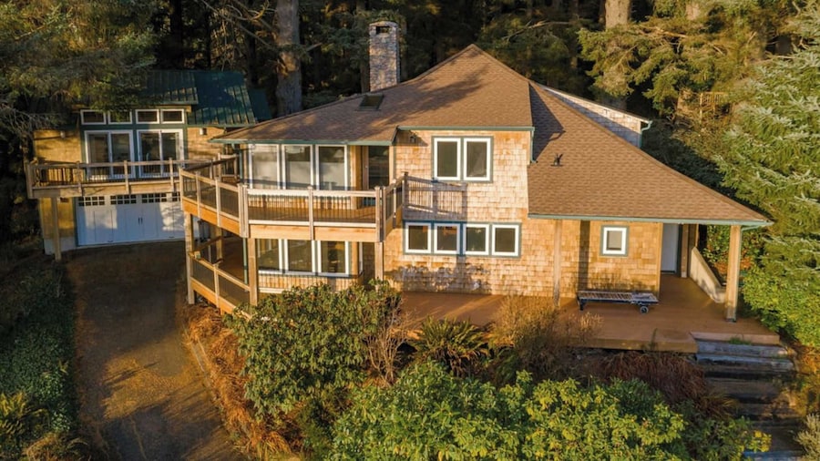 Coastal Getaway in Manzanita w Fire Pit, Guest House & Views Seagrove by Avantstay