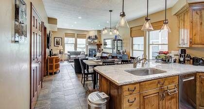 Park Ave Getaway by Avantstay Cozy Cottage Close to Main Street & Town Ski Lift