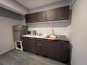 Basic Apartment | Private kitchen | Microwave, blender, cookware/dishes/utensils, dining tables