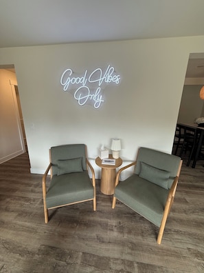 Interior - Convenient modern 2br home, 5 mins from airport. (Tukwila)