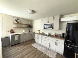 Fridge, microwave, stovetop, dishwasher