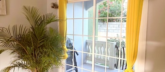 Stay At Kay's - 5 mins from Flamingo beach and Father Bulls&Chill Out restaurant