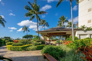 Property grounds - Spectacular 12th Floor Ko Olina Beach Villa. Luxury 3BR/3BA Ocean Views w/2 Free Parking (Kapolei)