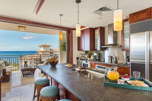 Køleskab, mikrobølgeovn, ovn, kogeplade