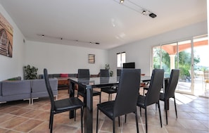 Interior - Awesome home in Cavalaire-sur-Mer (Cavalaire-sur-Mer)